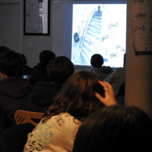 Les troisièmes écoutent l'histoire