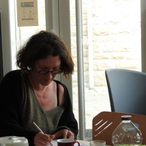 Silène dédicace les livres des élèves