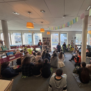 Sagement assis au CDI !