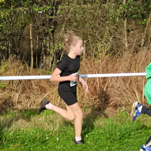 Madie se rapproche de la ligne d'arrivée