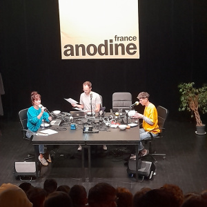 Les trois journalistes, animateurs, chanteurs, poètes…