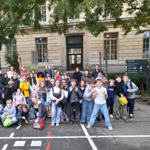 Le groupe devant l'Hôtel Pasteur